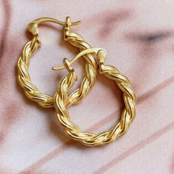 NEW 18K Gold Plated Hoop Earrings - Picture 3 of 7